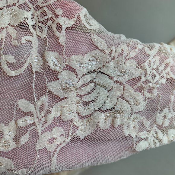 Gucci Metallic Floral Lace Socks in Cream - Picture 5 of 8